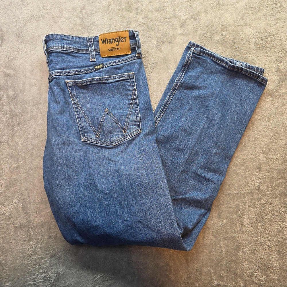 Wrangler Jeans Mens 36x30 Blue Medium Wash Regular Straight Leg Stretch Denim